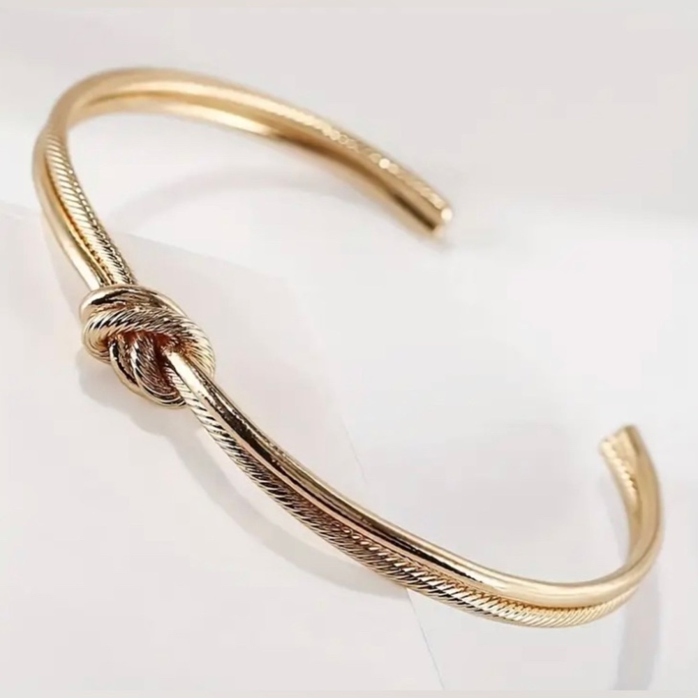 BRAND NEW 18K Gold Plated Adjustable Bangle Bracelet